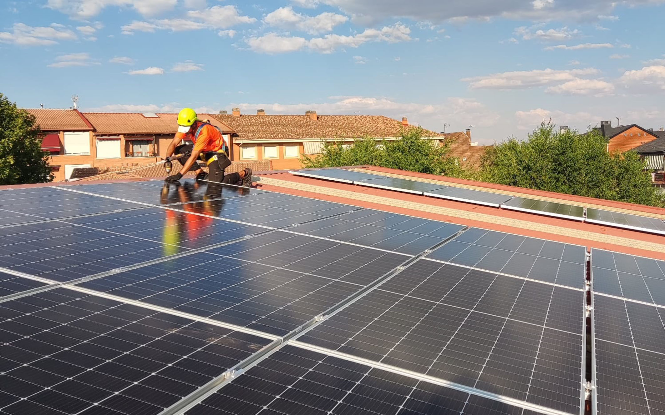 Máxima seguridad a la hora de instalar placas solares en cubiertas 1 maxima seguridad a la hora de instalar placas solares en cubiertas